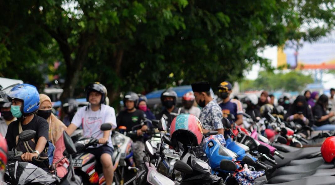 Sistem Parkir Berbasis Waktu di RSUD Chasan Boesorie Picu Pengunjung Parkir di Badan Jalan